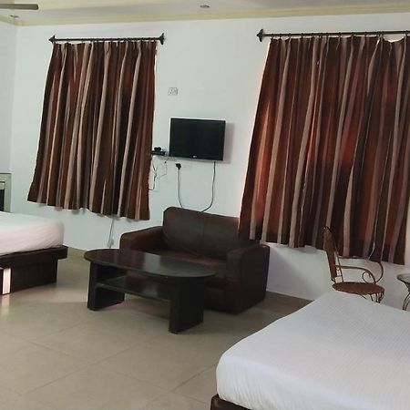 Fabhotel Prashant Palace Майсур Экстерьер фото