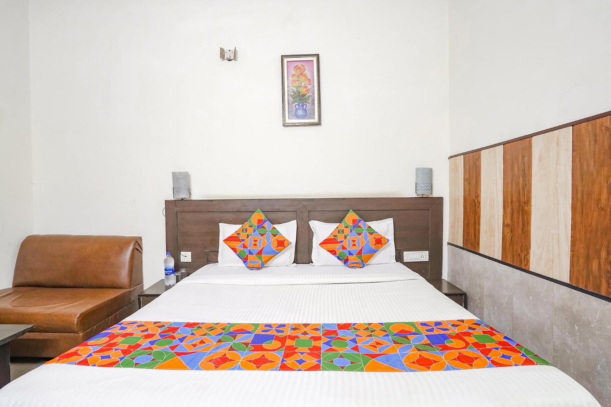 Fabhotel Prashant Palace Майсур Экстерьер фото