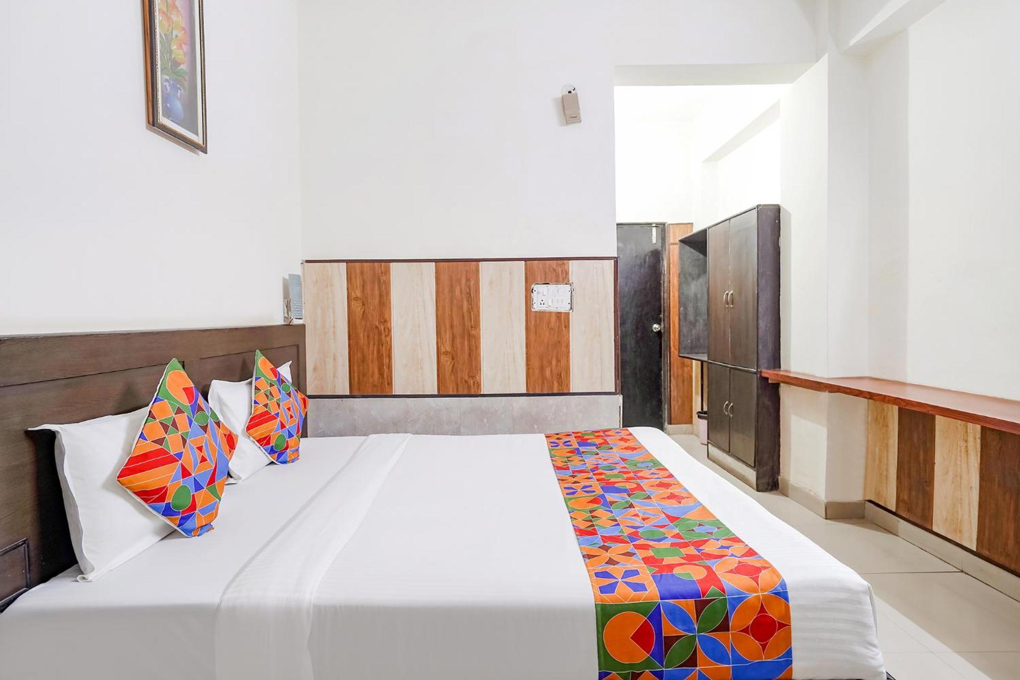 Fabhotel Prashant Palace Майсур Экстерьер фото