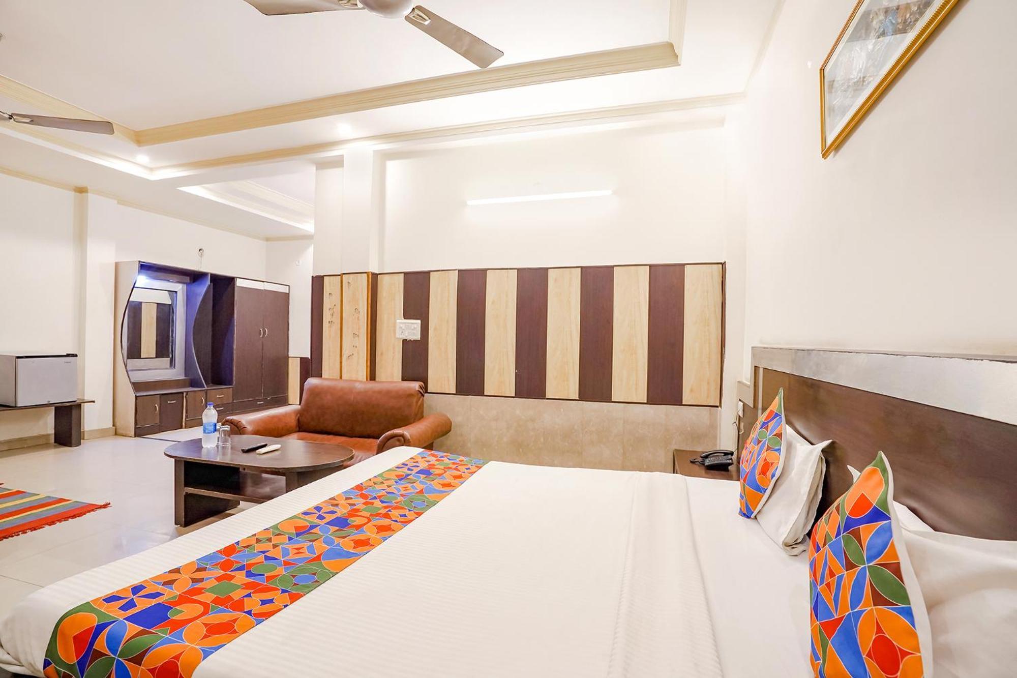 Fabhotel Prashant Palace Майсур Экстерьер фото