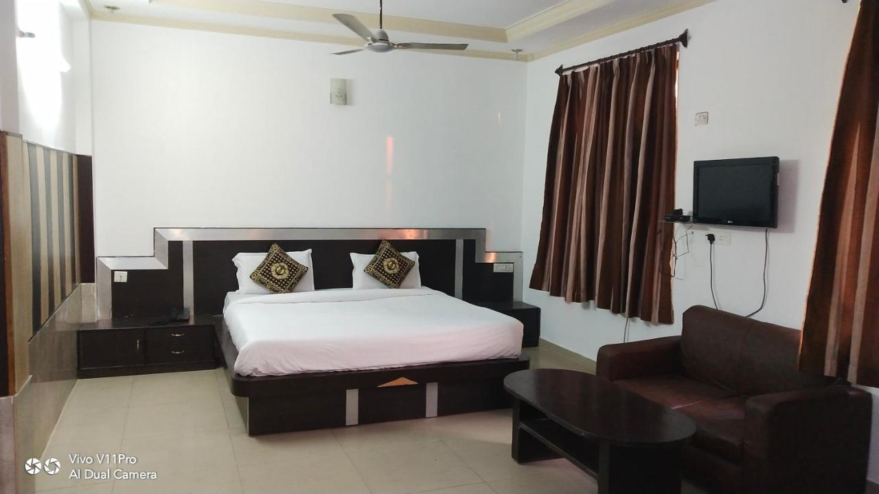 Fabhotel Prashant Palace Майсур Экстерьер фото