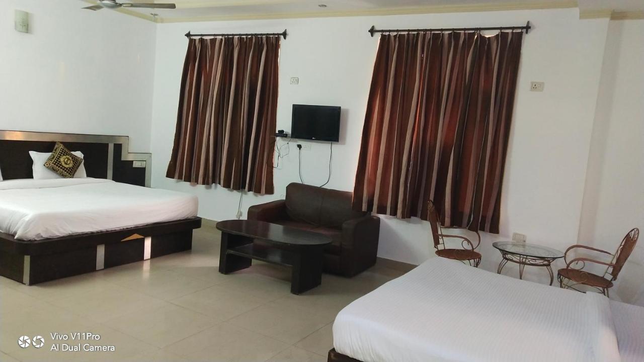 Fabhotel Prashant Palace Майсур Экстерьер фото